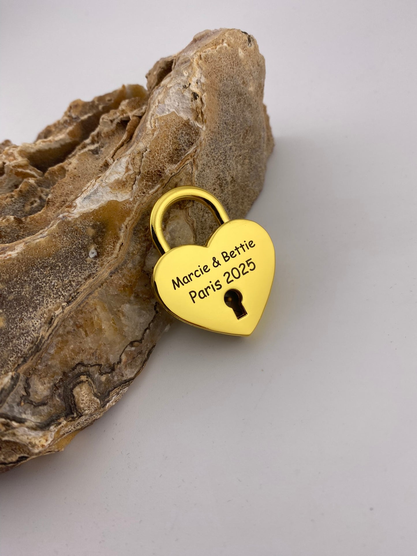 gouden liefdesslotje graveren