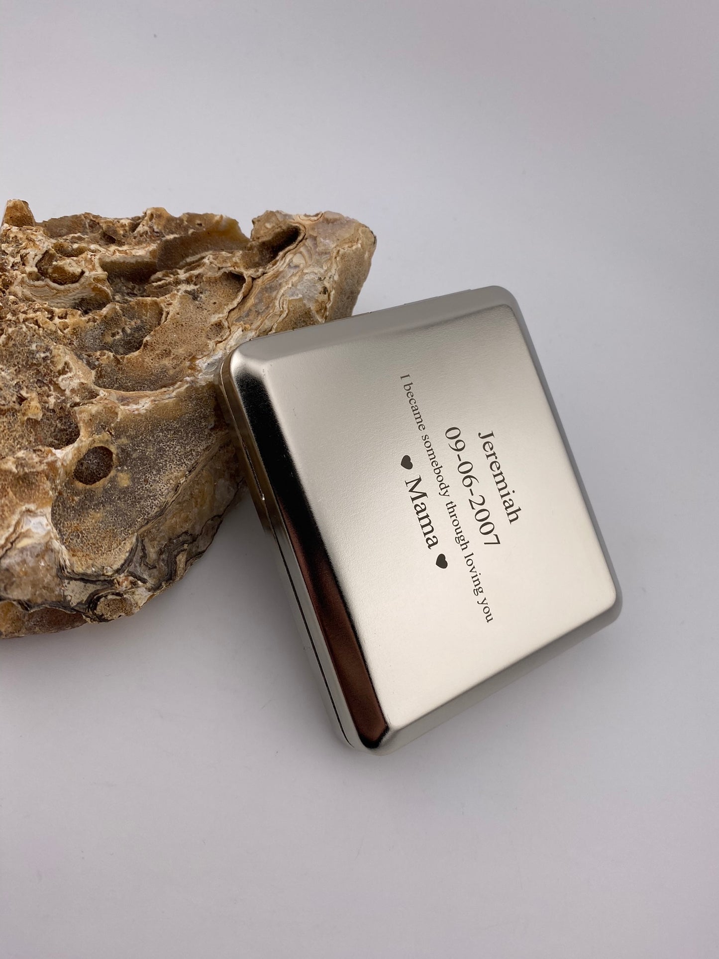 sigarettendoosje met tekst en datum personaliseren