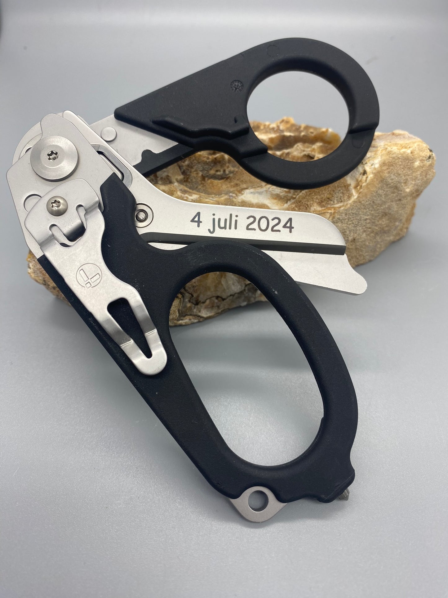 Leatherman Raptor Rescue