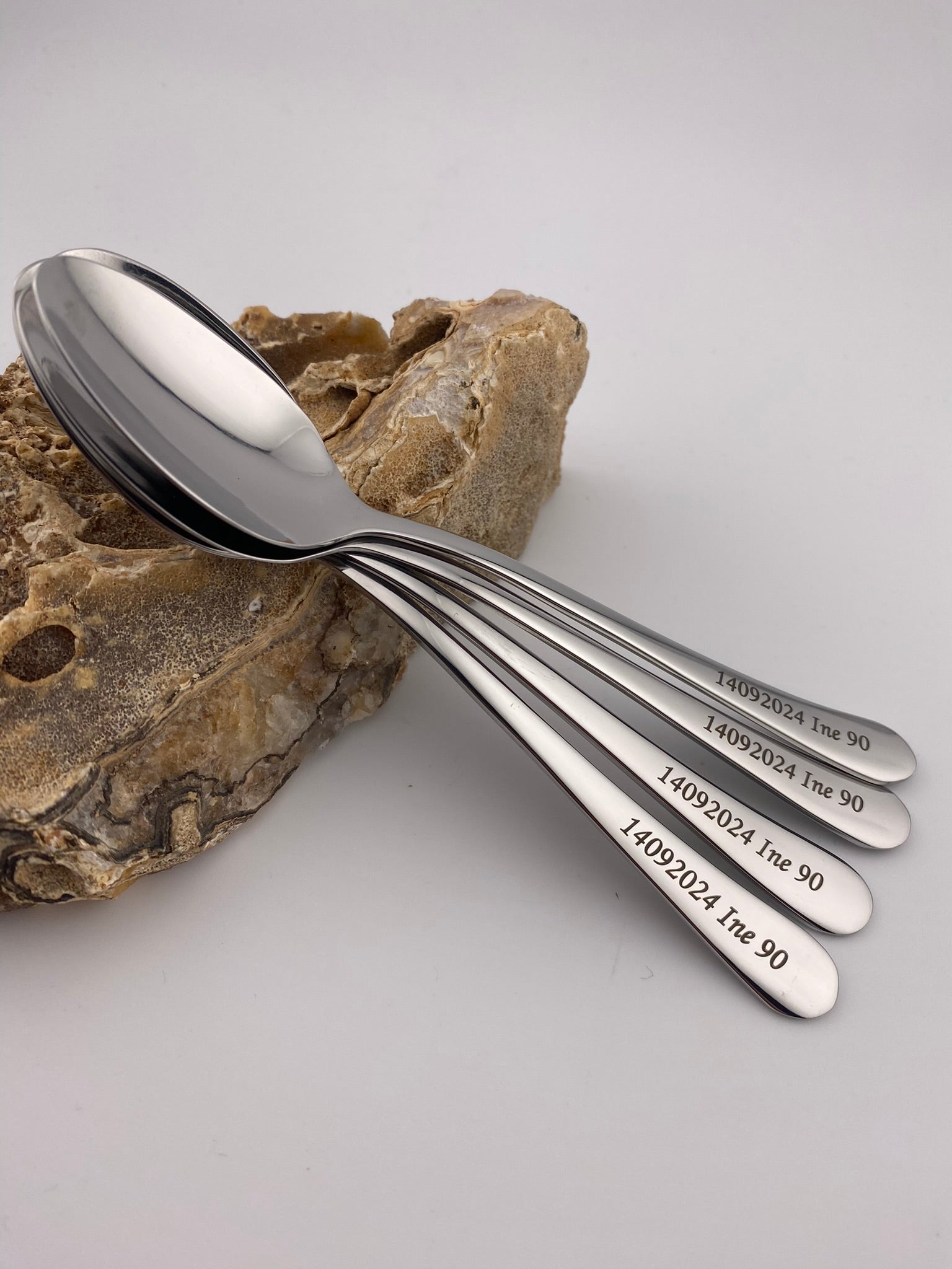 theelepels met datum gegraveerd