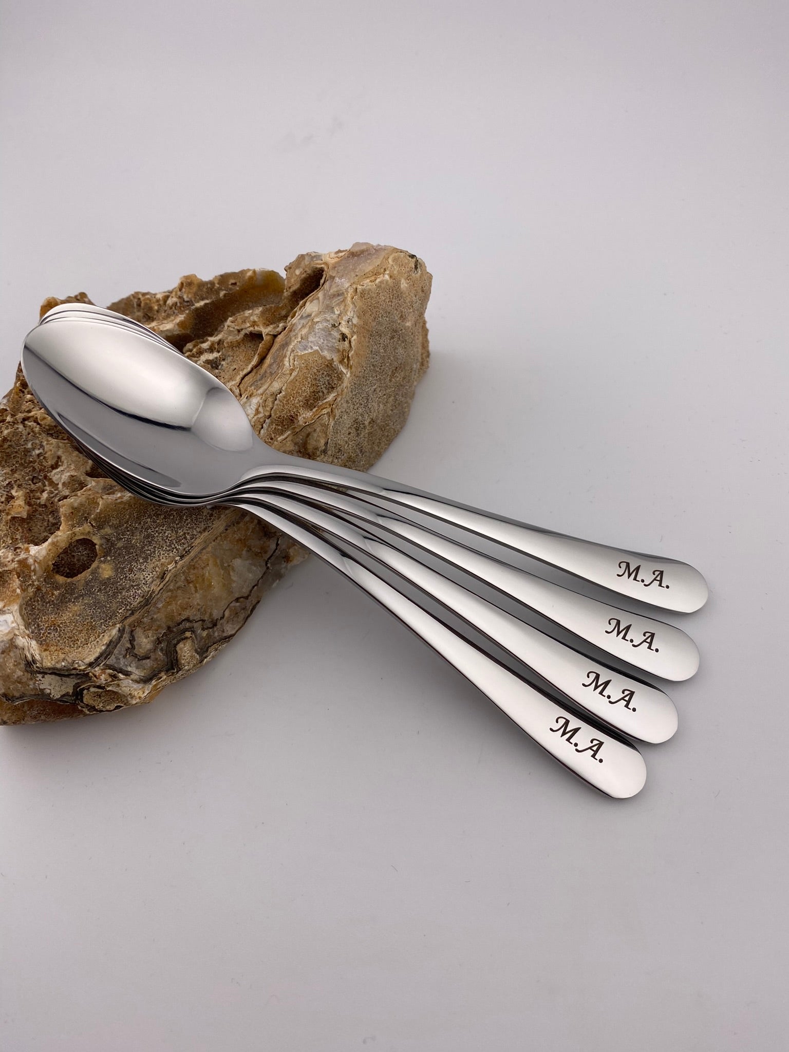 theelepels met initialen gepersonaliseerd